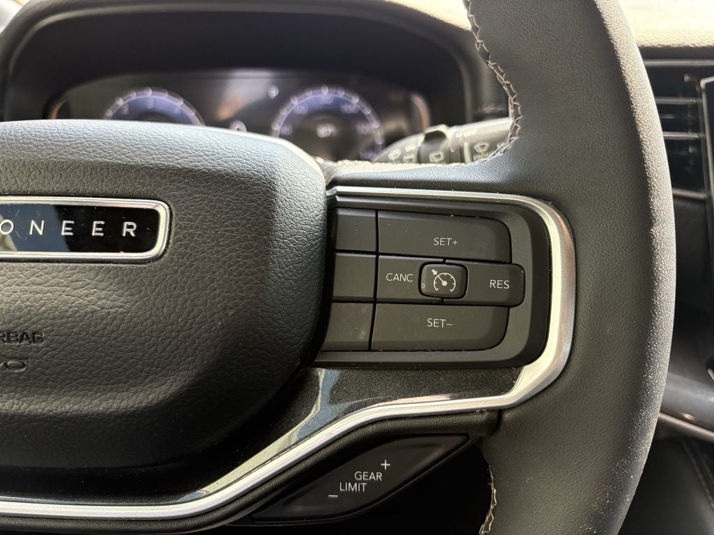 2024 Jeep Wagoneer Base