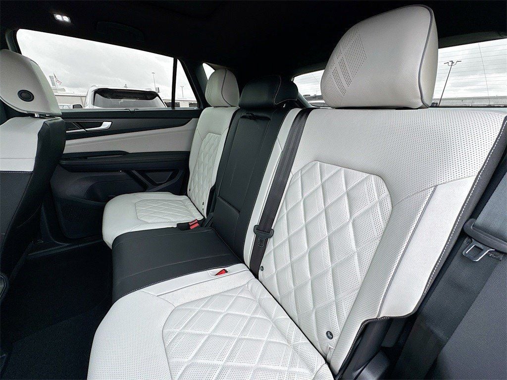 2025 Volkswagen Atlas Cross Sport 2.0T SEL Premium R-Line