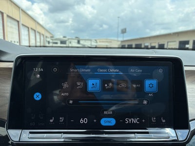 2025 Volkswagen Atlas 2.0T SE w/ Technology