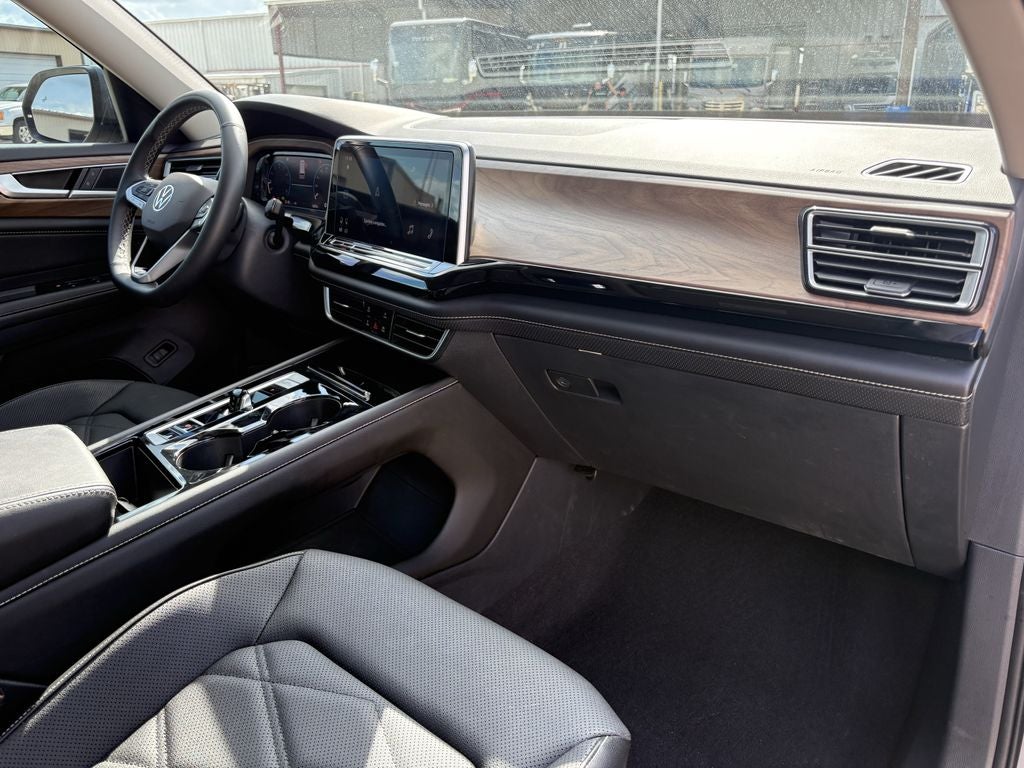 2024 Volkswagen Atlas 2.0T SE w/ Technology
