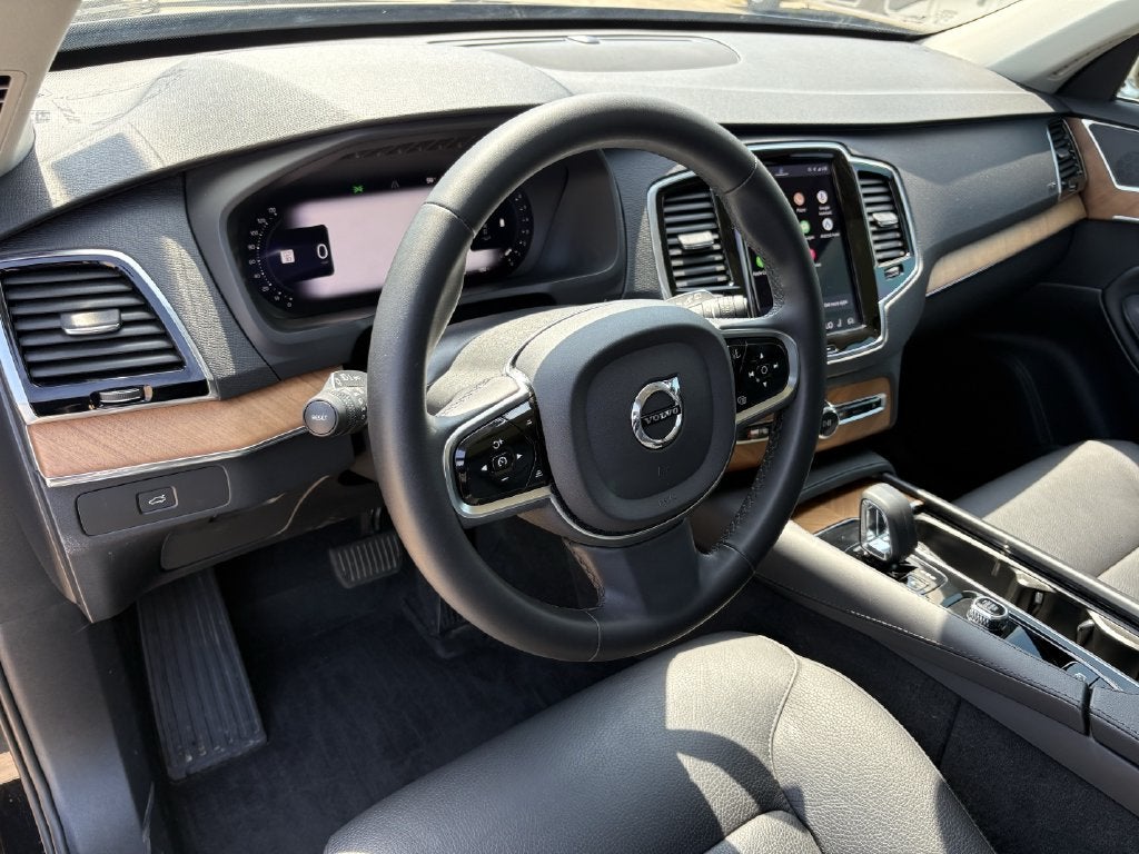 2024 Volvo XC90 B5 Plus