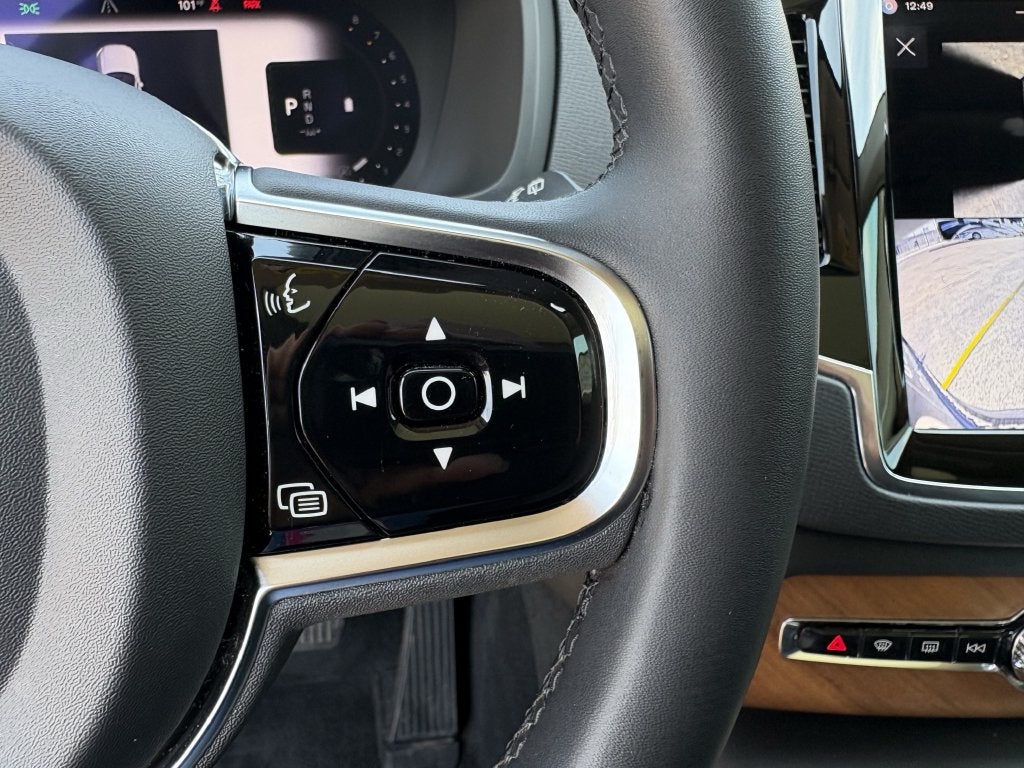 2024 Volvo XC90 B5 Plus