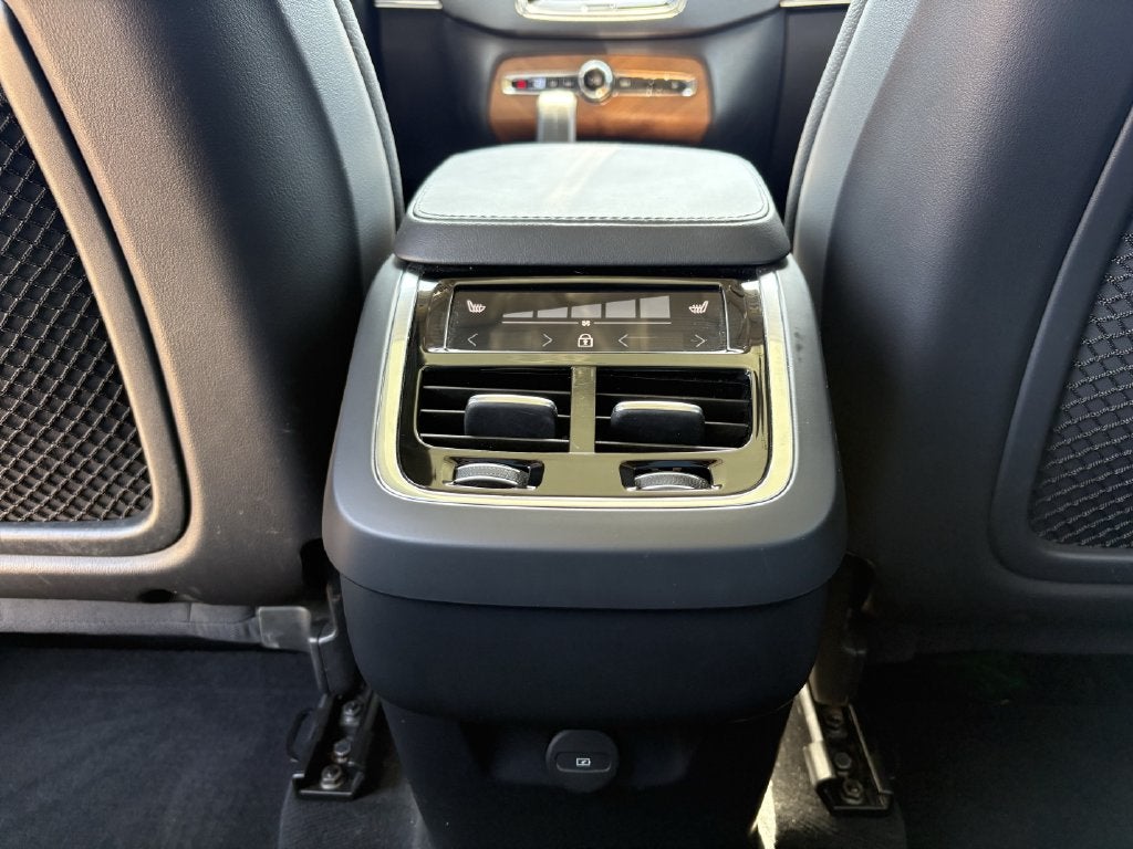 2024 Volvo XC90 B5 Plus