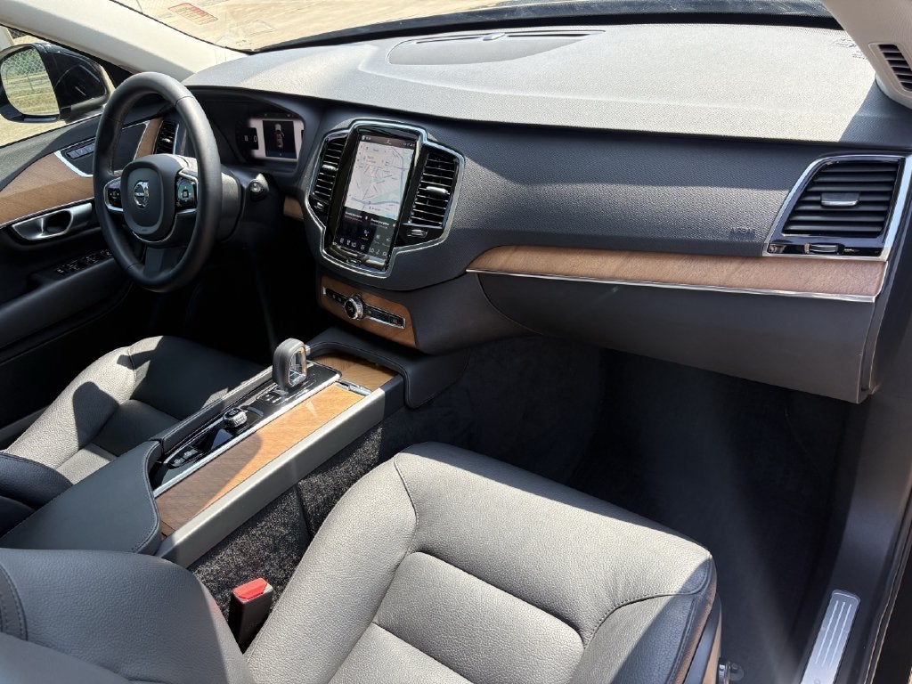 2024 Volvo XC90 B5 Plus