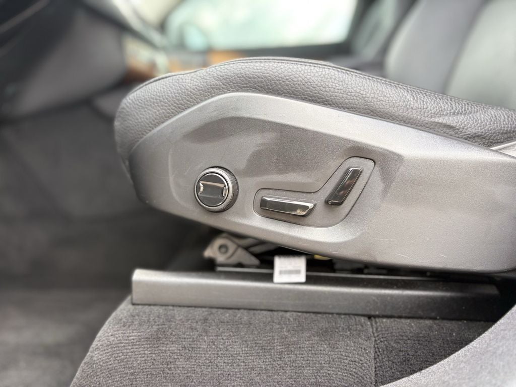 2023 Volvo XC90 B5 Plus