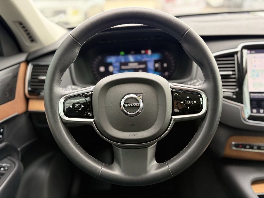 2023 Volvo XC90 B5 Plus