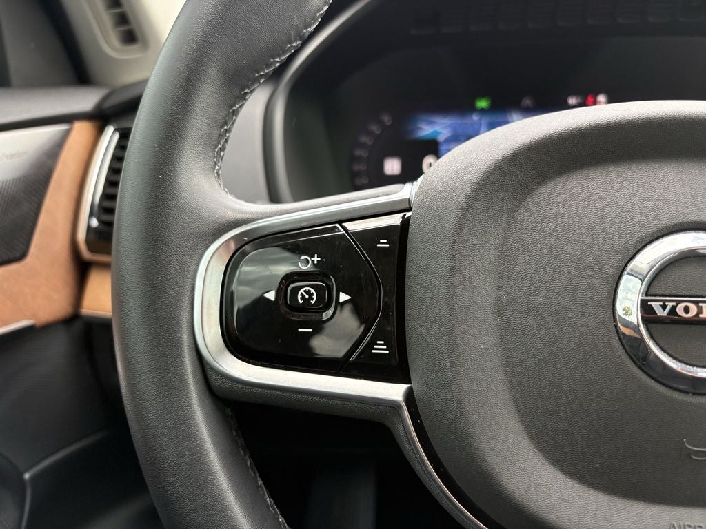 2023 Volvo XC90 B5 Plus