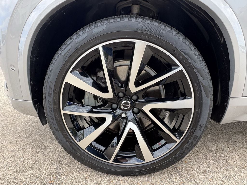 2023 Volvo XC90 B5 Plus
