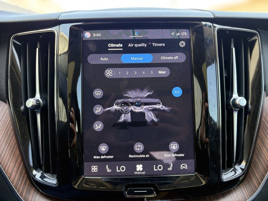 2024 Volvo XC60 B5 Plus Dark Theme