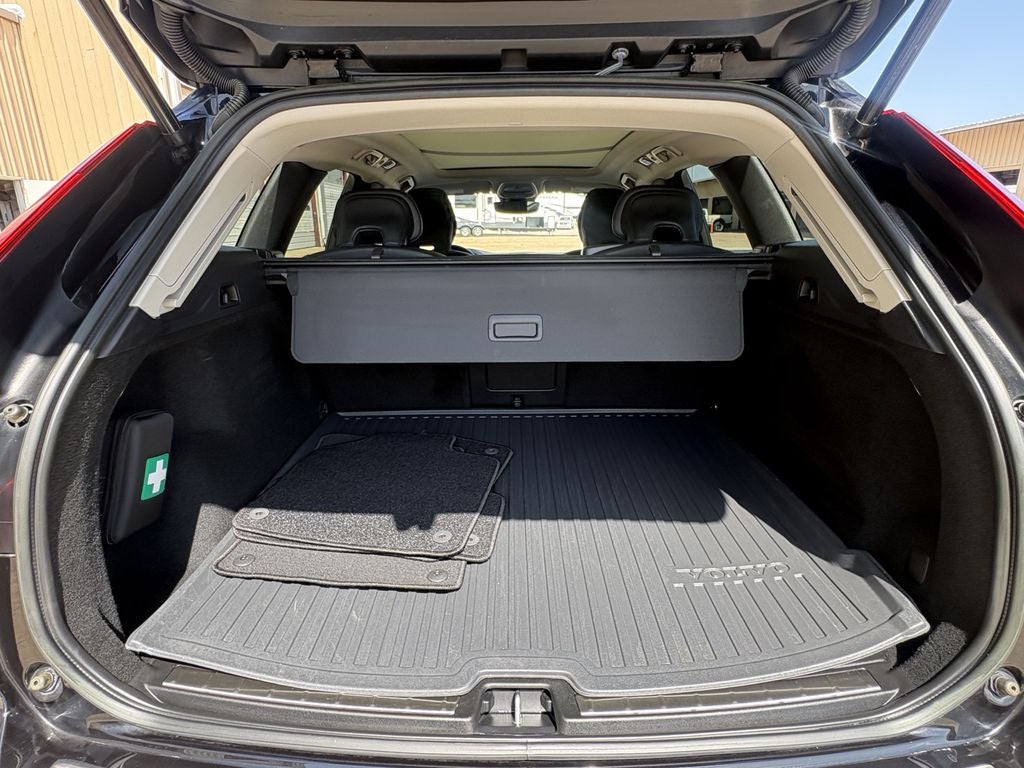 2024 Volvo XC60 B5 Plus Dark Theme