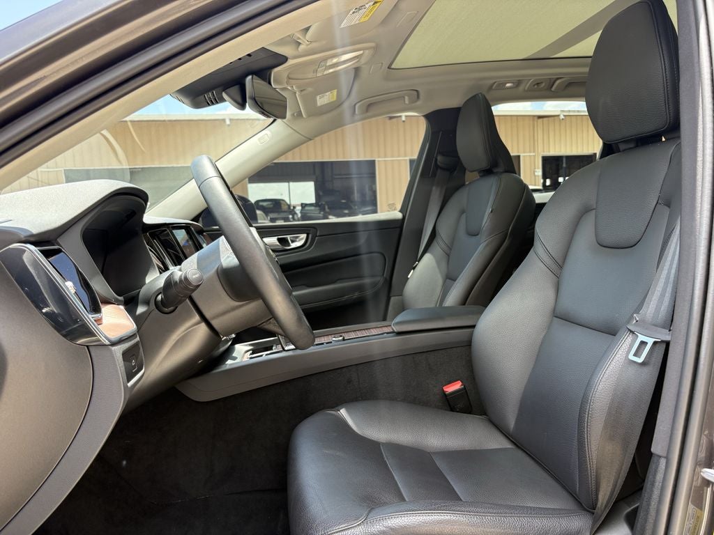 2024 Volvo XC60 B5 Plus Dark Theme