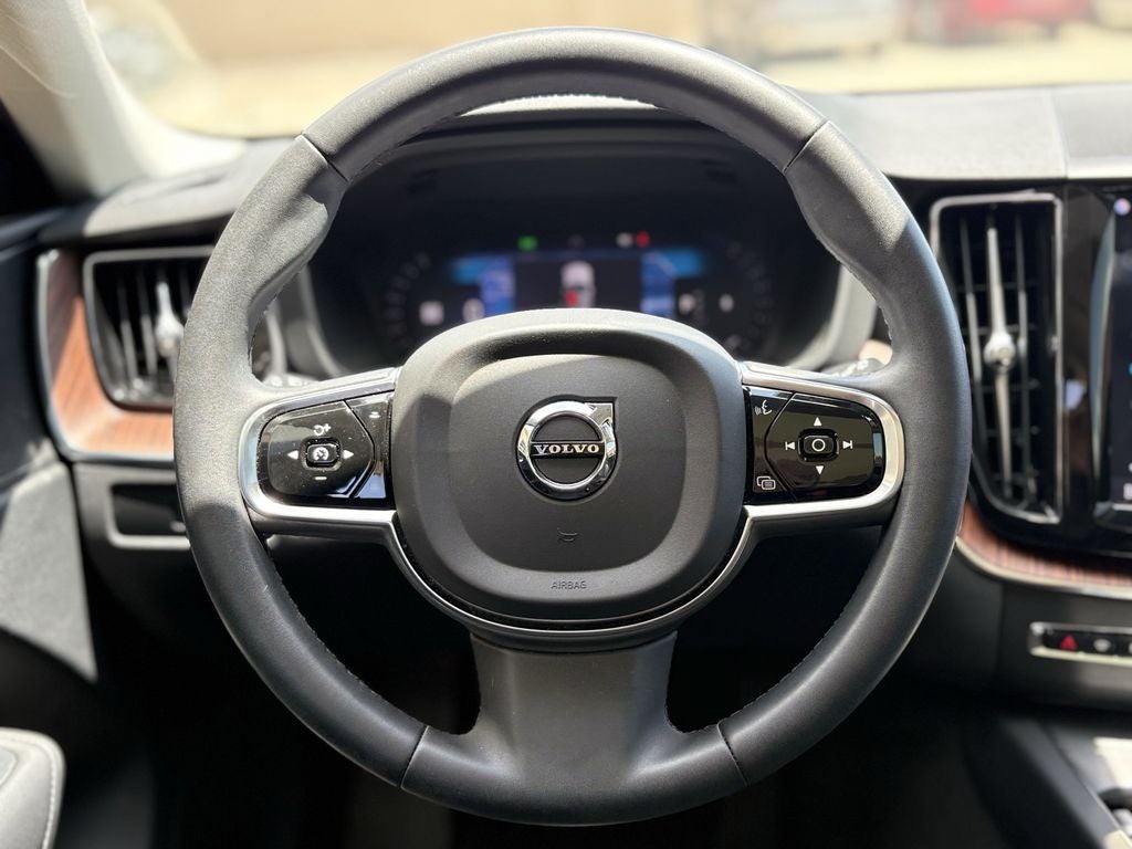 2024 Volvo XC60 B5 Plus Dark Theme
