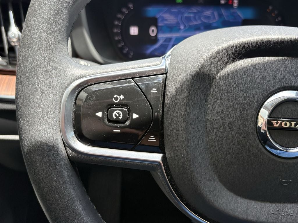2024 Volvo XC60 B5 Plus Dark Theme