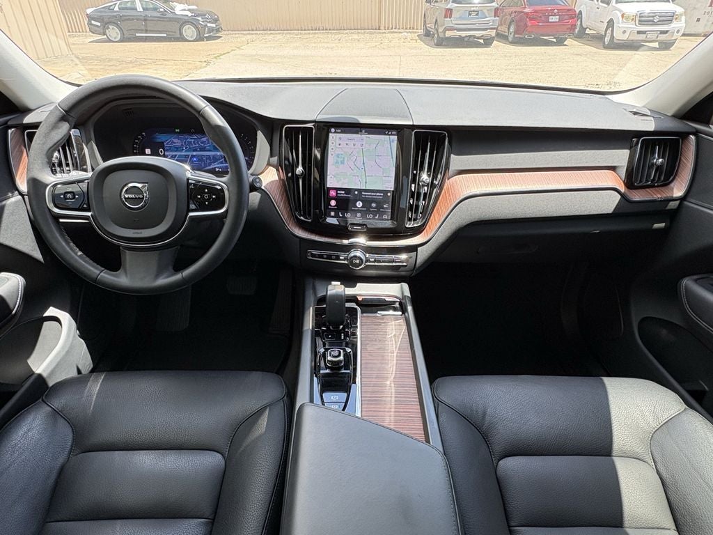 2024 Volvo XC60 B5 Plus Dark Theme