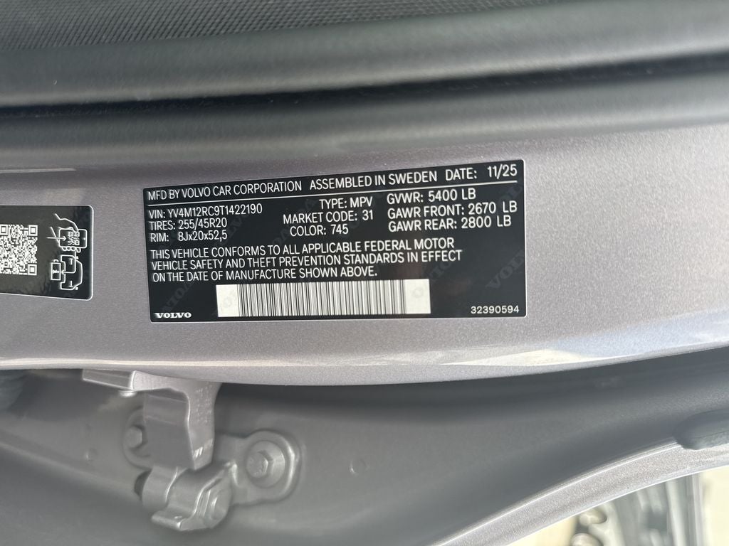 2026 Volvo XC60 B5 Plus