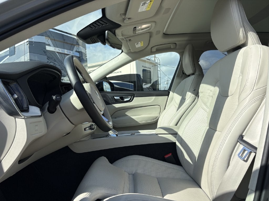 2026 Volvo XC60 B5 Ultra