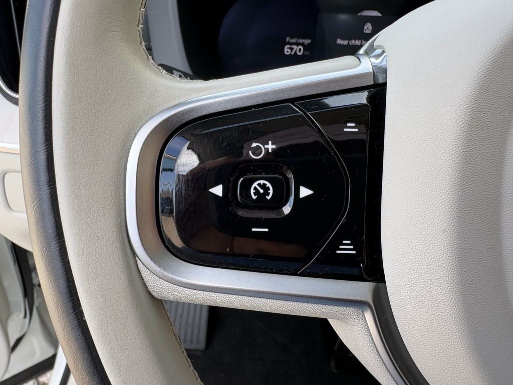 2026 Volvo XC60 B5 Ultra