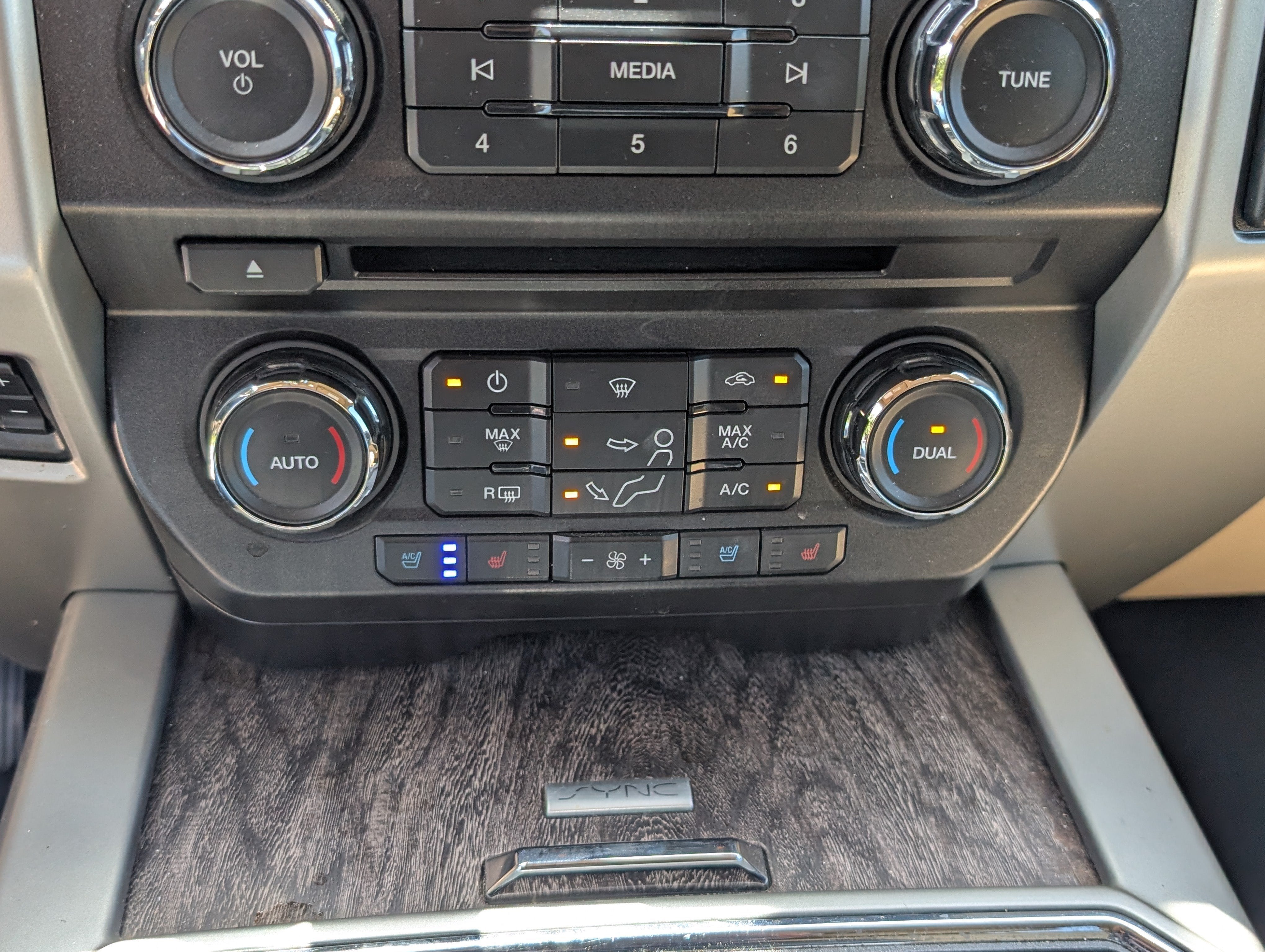 2017 Ford Super Duty F-250 SRW Lariat