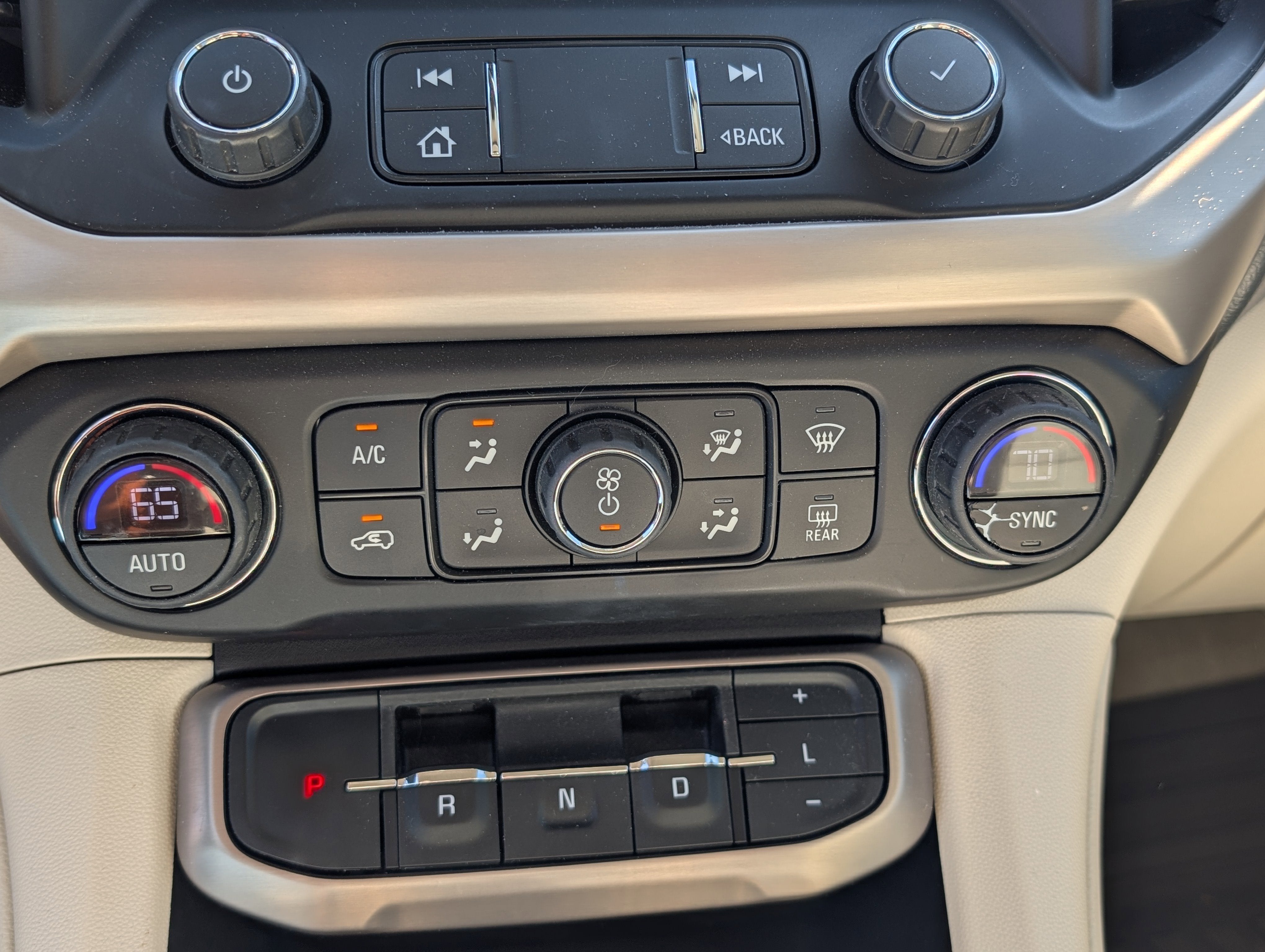 2022 GMC Acadia Denali