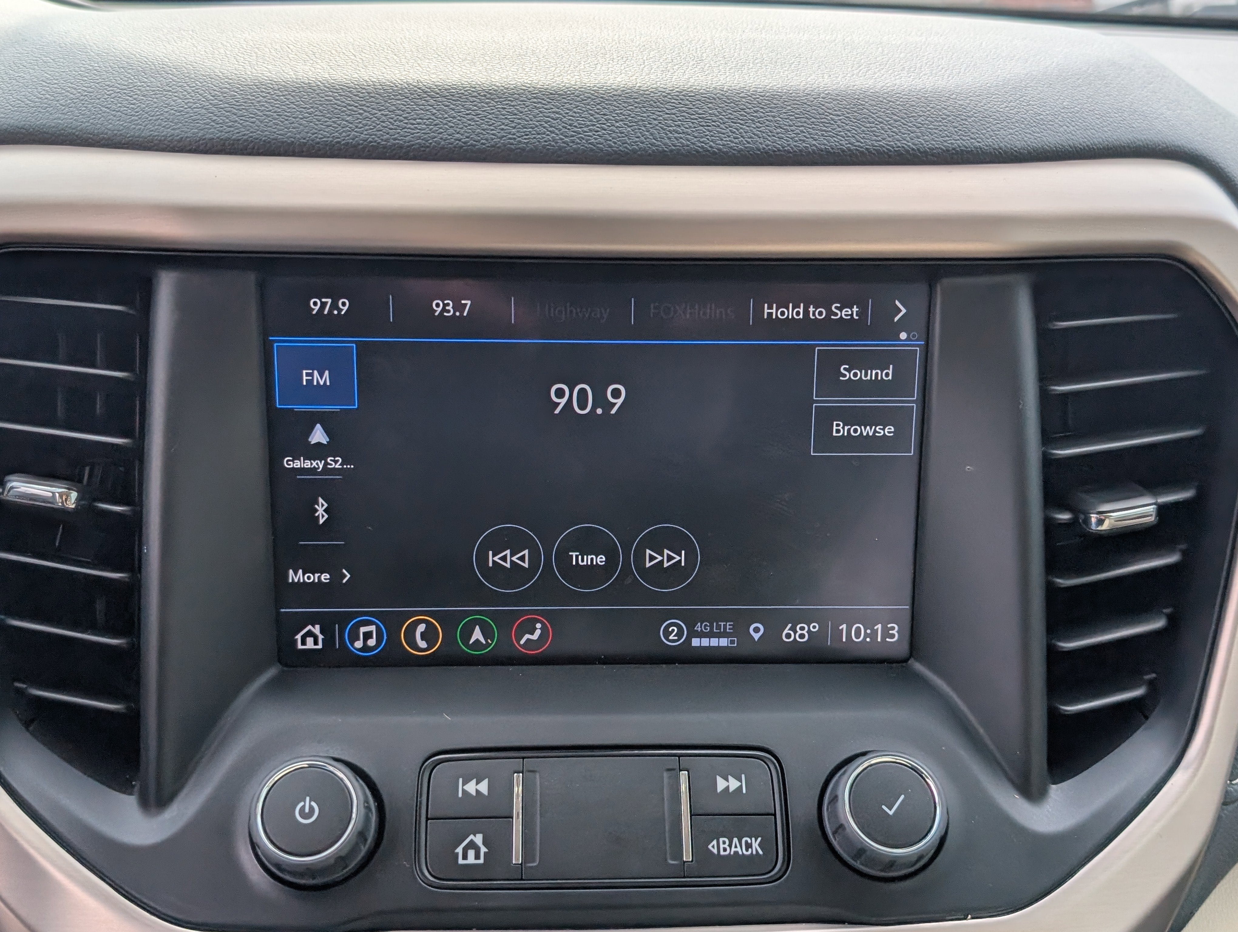 2023 GMC Acadia Denali