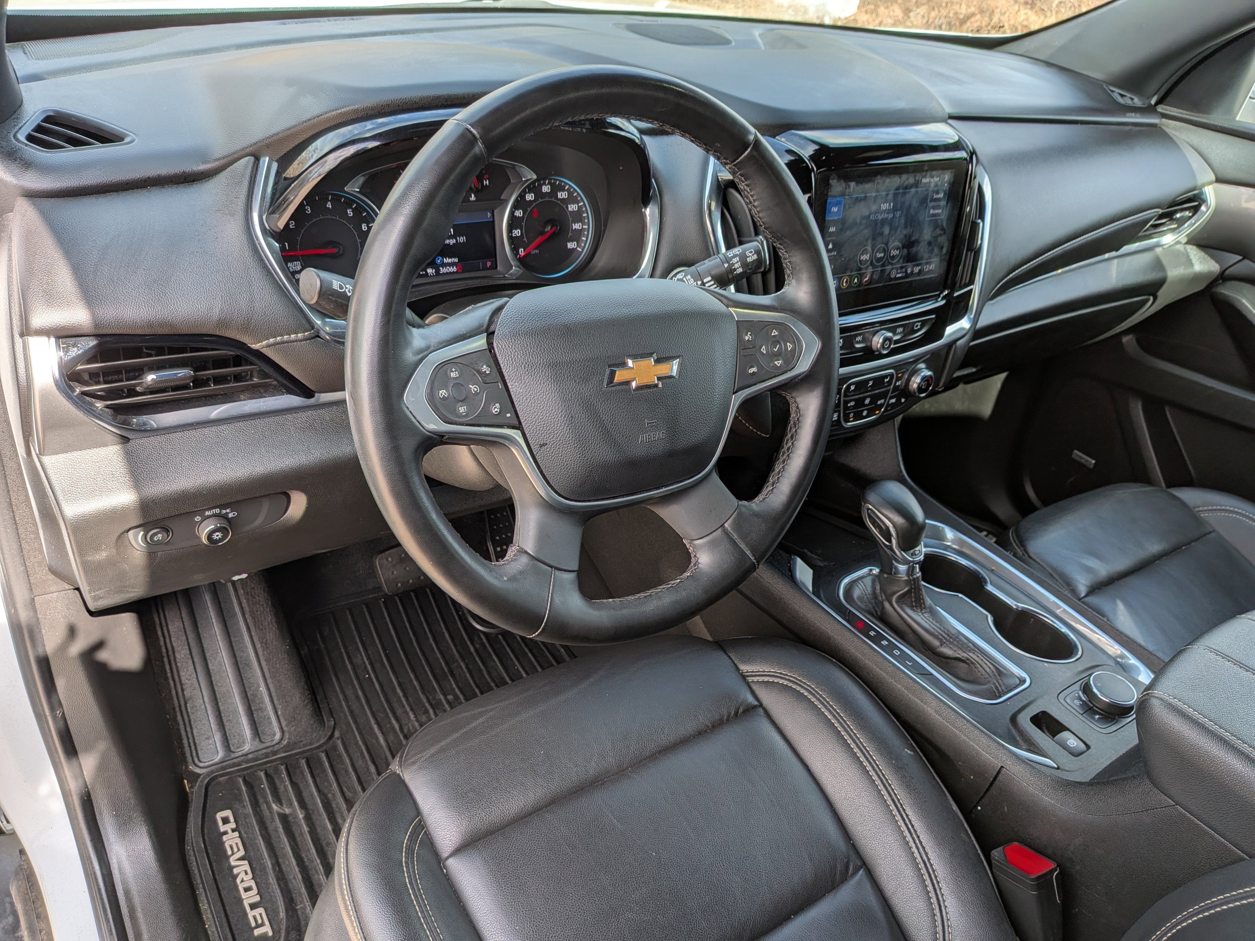 2023 Chevrolet Traverse LT Leather