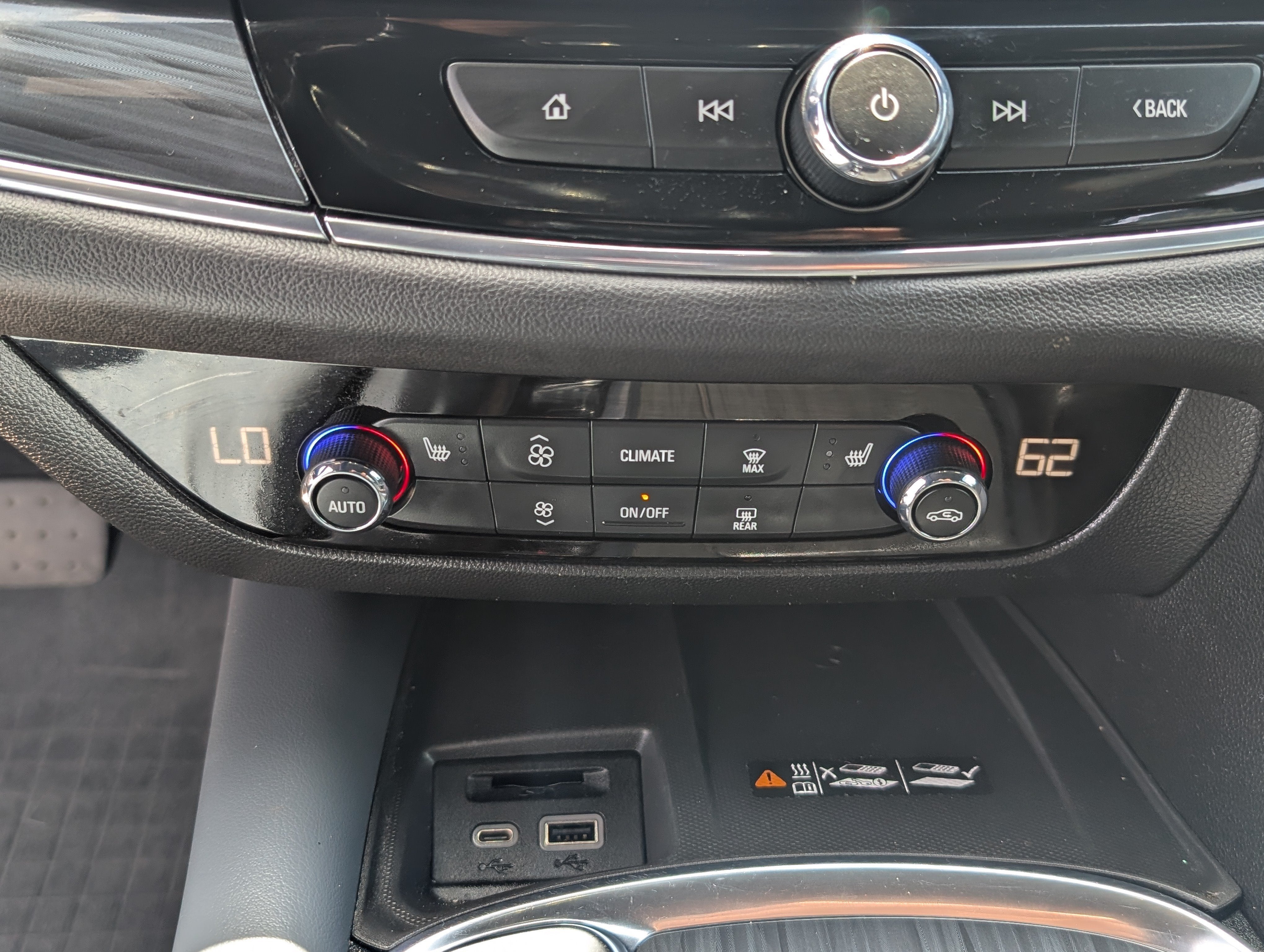 2024 Buick Enclave Essence